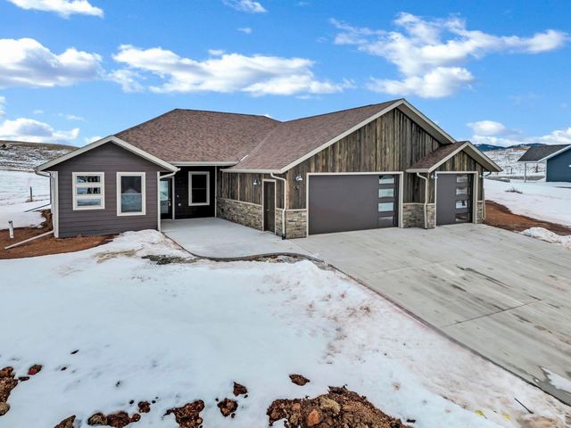 481 Buttercup Ct, Spearfish, SD 57783