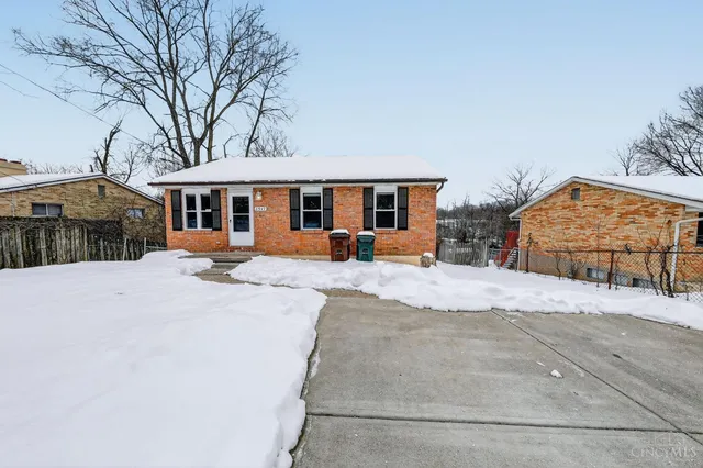 8949 Pippin Rd, Cincinnati, OH 45251