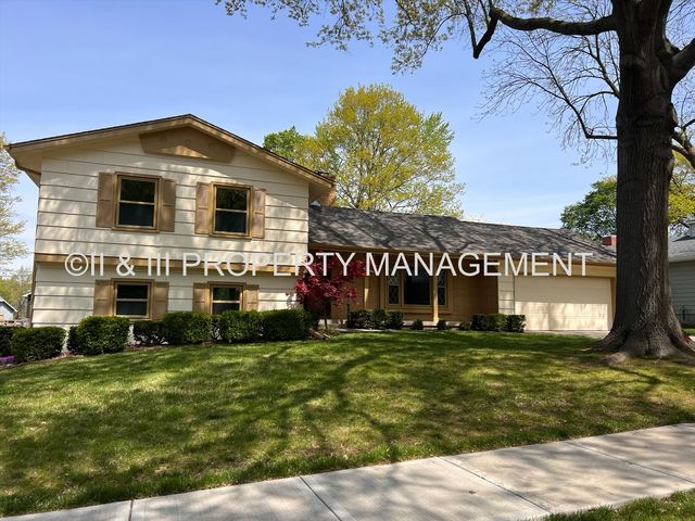 502 W  Country Lane Ter, Kansas City, MO 64114