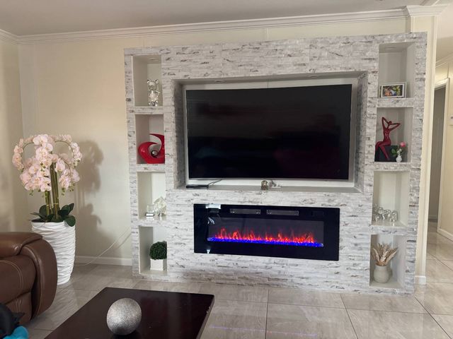 1364 Four Seasons Blvd, Tampa, FL 33613