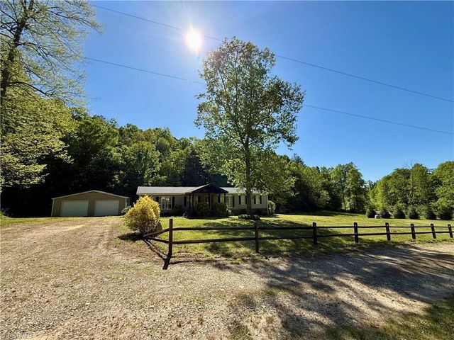 1038 Blackburn Hollow Rd, Purlear, NC 28665