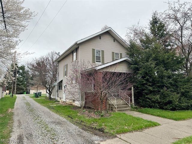 409 W  12th St, Dover, OH 44622