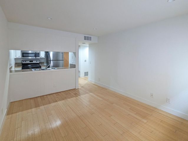 534 S  Oxford Ave  #207, Los Angeles, CA 90020