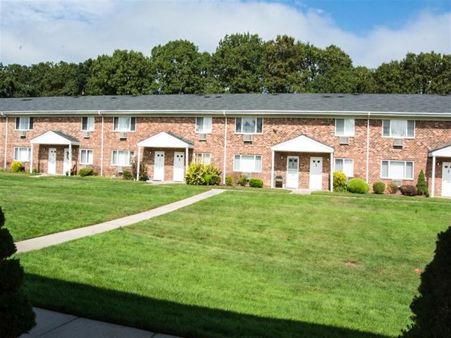 835 Broadway Ave #10B, Holbrook, NY 11741