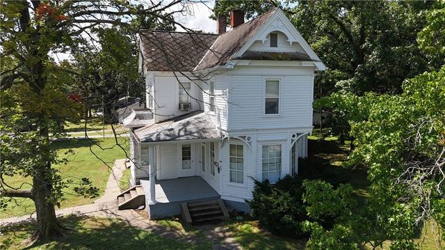 805 W  Sycamore St, Nevada, MO 64772