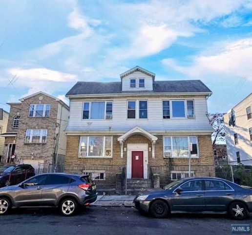 28-30 Saint James Pl, Newark, NJ 07112