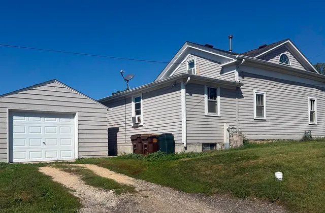 240 E  Blackhawk Dr, Byron, IL 61010