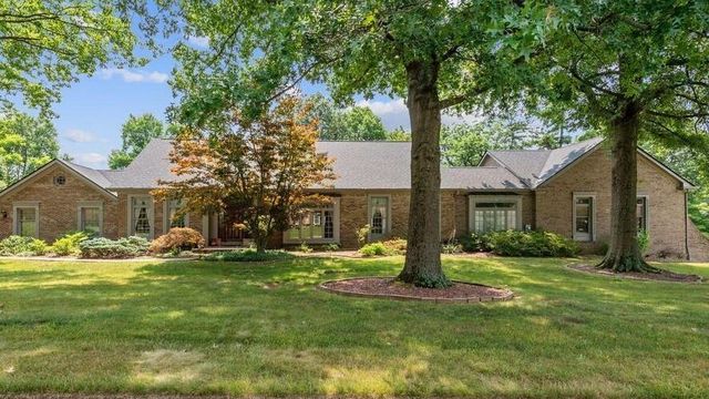 879 Squire Oaks Dr, Villa Hills, KY 41017