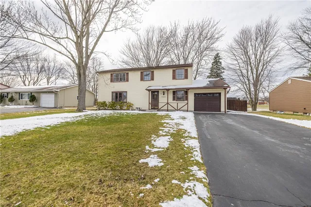118 Clooney Dr, Henrietta, NY 14467