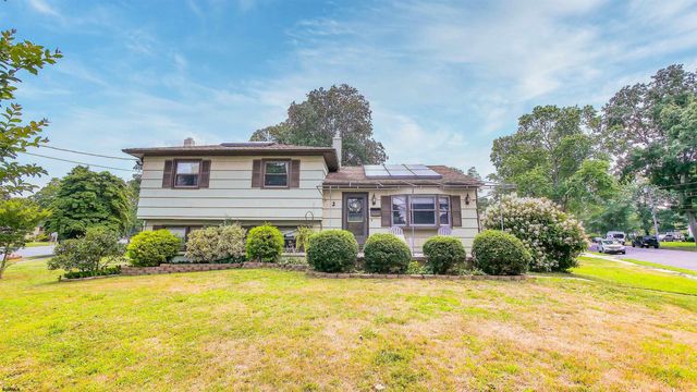 2 Rose Ln, Somers Point, NJ 08244