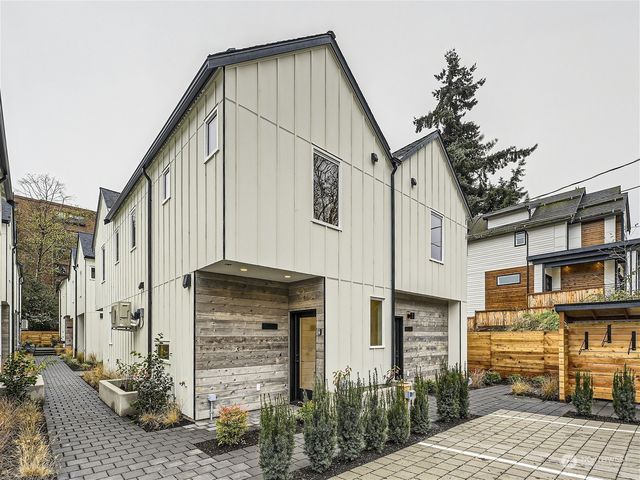 10346 Wallingford Ave N #B, Seattle, WA 98133