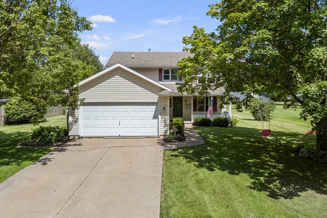 33 Lilac Ct, Geneseo, IL 61254