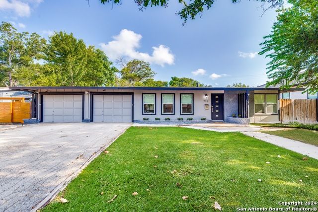 415 Robinhood Pl, San Antonio, TX 78209