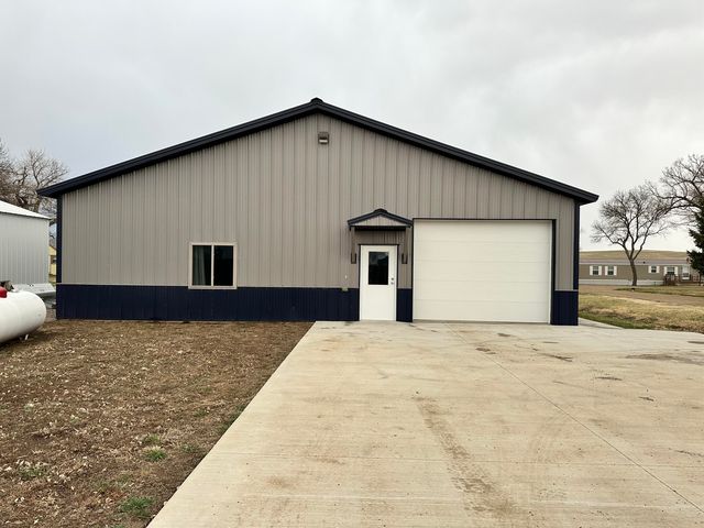 108 W  Skinner St, Akaska, SD 57420