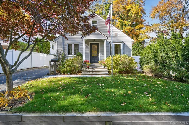 62 McCouns Lane, Oyster Bay, NY 11771
