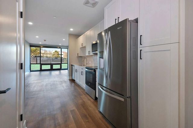 295 Kirts Blvd #3-102, Troy, MI 48084