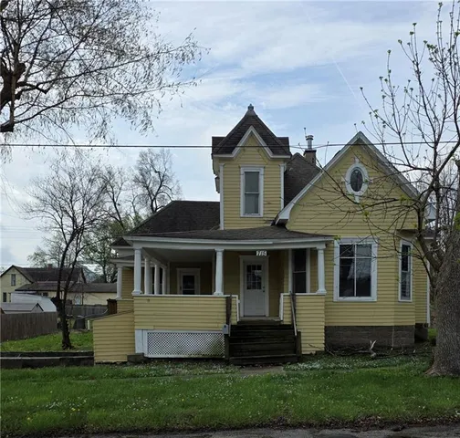 715 W  4th St, Cameron, MO 64429