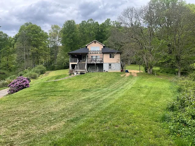 715 Brunty Hollow Rd, Fairdale, WV 25839