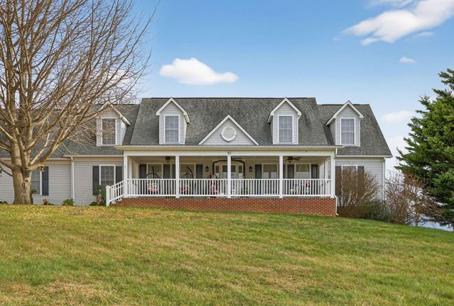 55 Emerson Pl, Fairfield, VA 24435