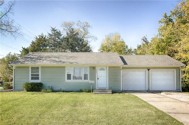 8220 Sterling Ave, Raytown, MO 64138