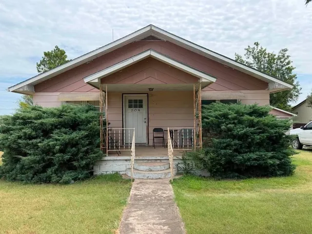 504 S  Dodge Ave, Bucklin, KS 67834