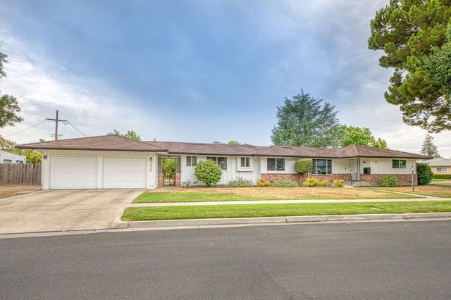 2828 E  Fedora Ave, Fresno, CA 93726