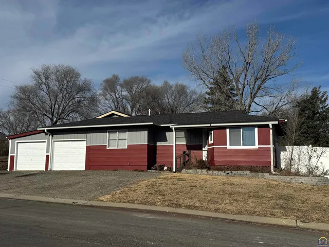 507 E  8th St, Alma, KS 66401