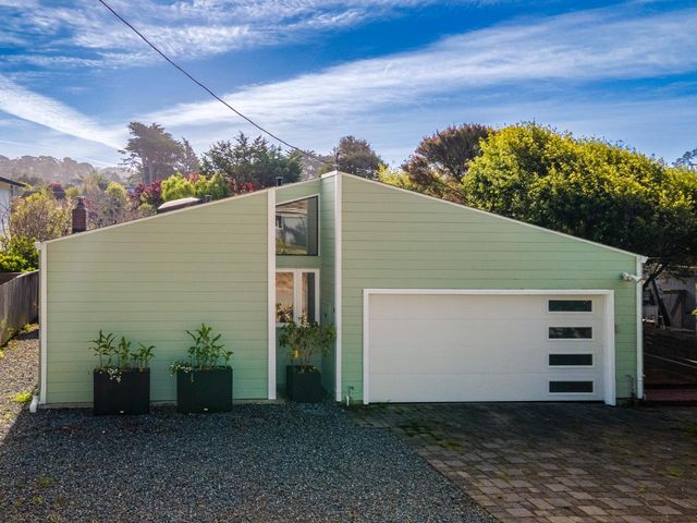 1161 Tamarind St, Montara, CA 94037