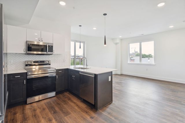 1701 Federal St #200, Philadelphia, PA 19146