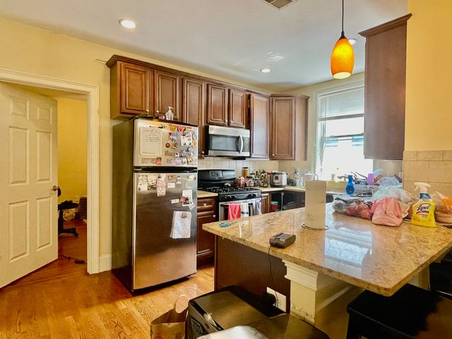 26 Saint Albans Rd, Boston, MA 02115