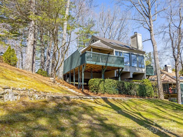 47 Toxaway Poin, Lake Toxaway, NC 28747