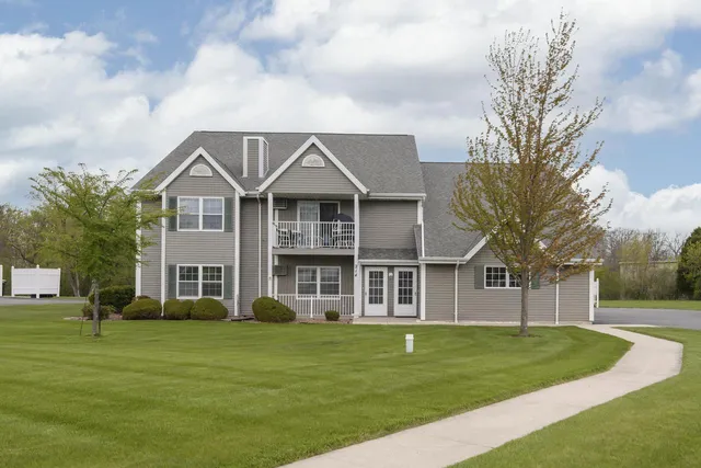 214 Minz Park CIRCLE #1, West Bend, WI 53095