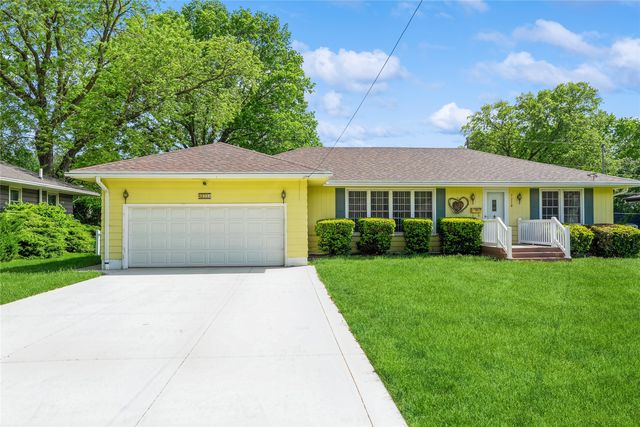 7218 El Rancho Ave, Windsor Heights, IA 50324