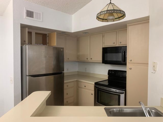 4532 Commander Dr #2135, Orlando, FL 32822