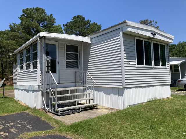 150 Chestnut Dr #75, Barnegat, NJ 08005