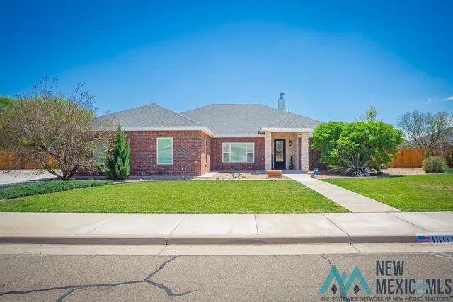 1304 Sierra Blanca Dr, Roswell, NM 88201