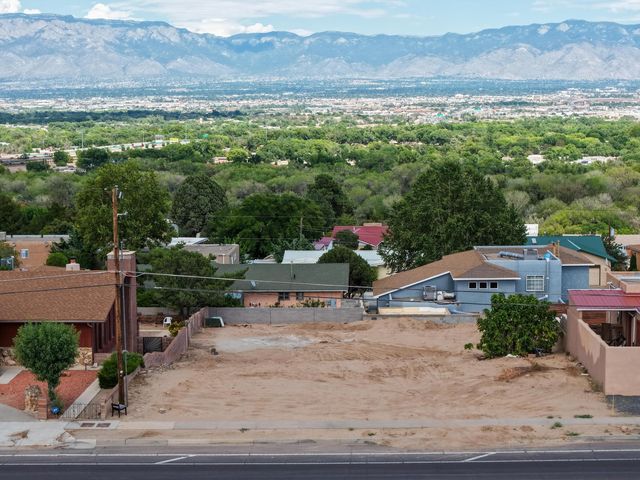 1412 Atrisco Dr NW, Albuquerque, NM 87105
