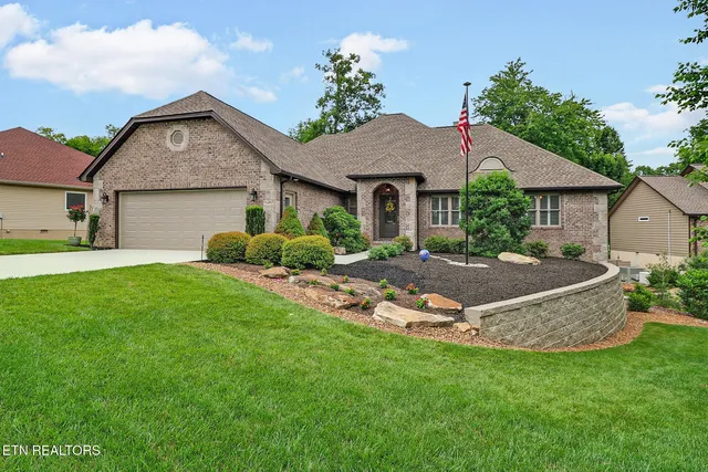 112 Forest View Dr, Fairfield Glade, TN 38558