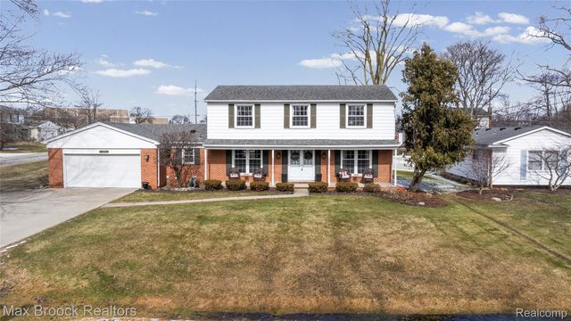 25884 Castlereigh Dr, Farmington Hills, MI 48336