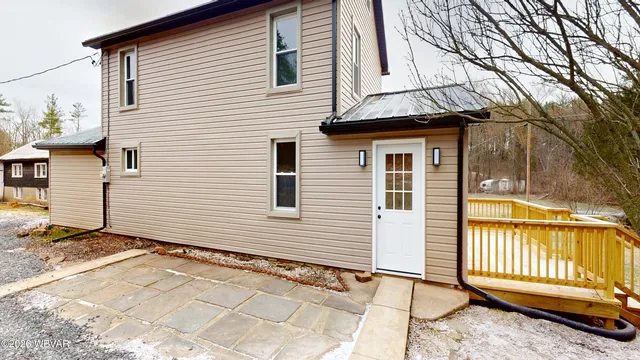 1106 New Columbia Rd, New Columbia, PA 17856