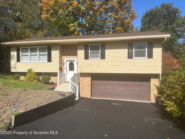 416 Carnation Dr, Clarks Summit, PA 18411