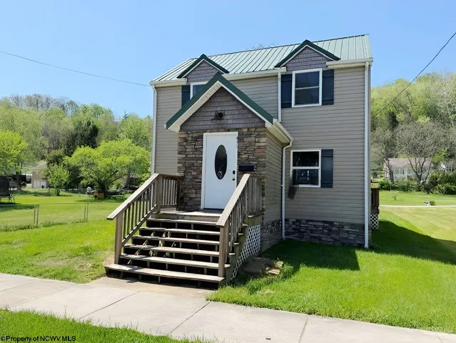 451 Maple Ave, Philippi, WV 26416