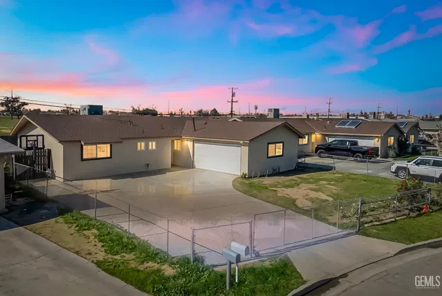 5817 Gary Pl, Bakersfield, CA 93307