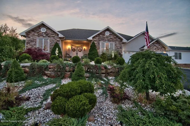 1217 Breaker Creek Rd, Dickson City, PA 18519