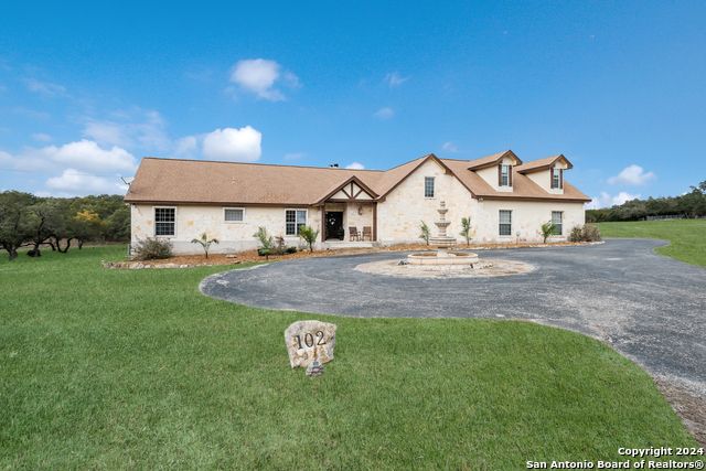 102 OAK VALLEY DR, Boerne, TX 78006