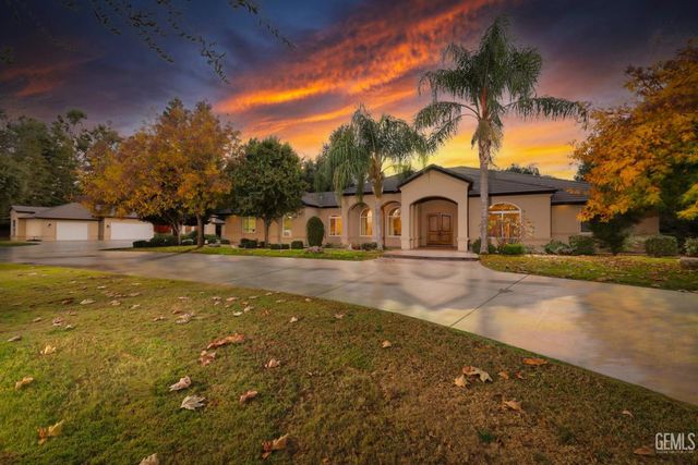 7401 Uplands Of The Kern Dr, Bakersfield, CA 93308
