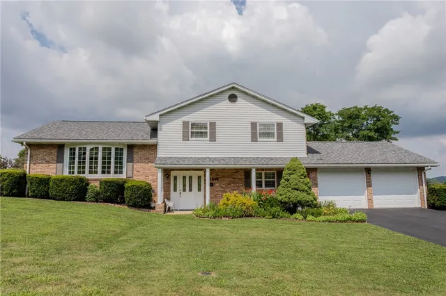 1506 Chestnut St, Connellsville, PA 15425