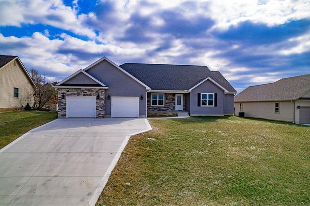 56 Stone Trace Dr, Chillicothe, OH 45601