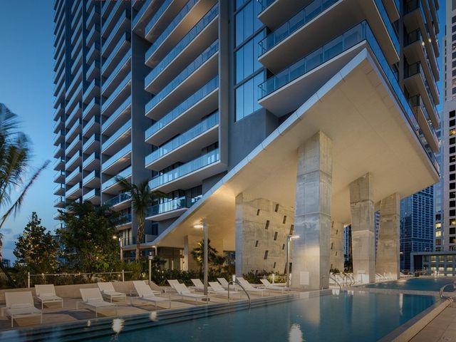 91 SW 7th St #2319, Miami, FL 33130
