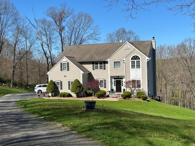 77C Long Meadow Hill Rd, Brookfield, CT 06804